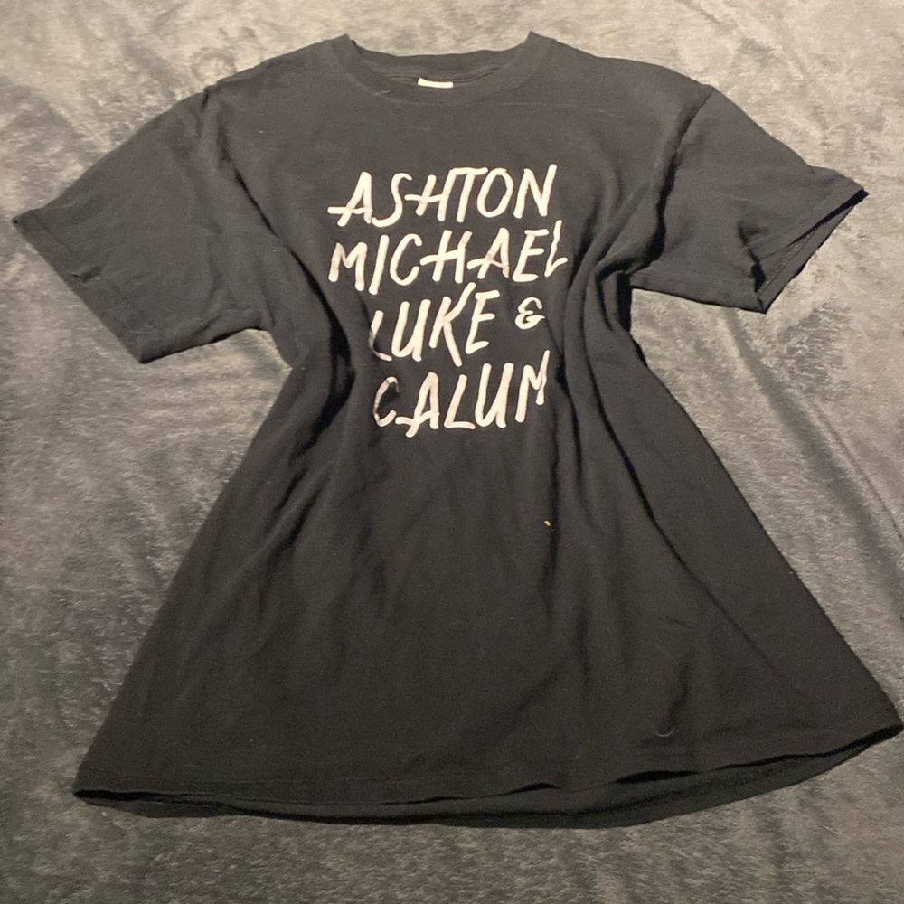 Medium 5sos band t